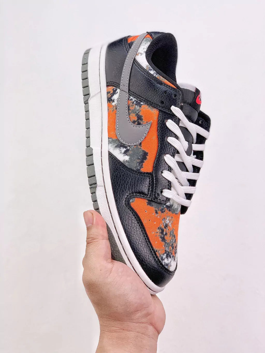 Nike Dunk Low "Graffiti"