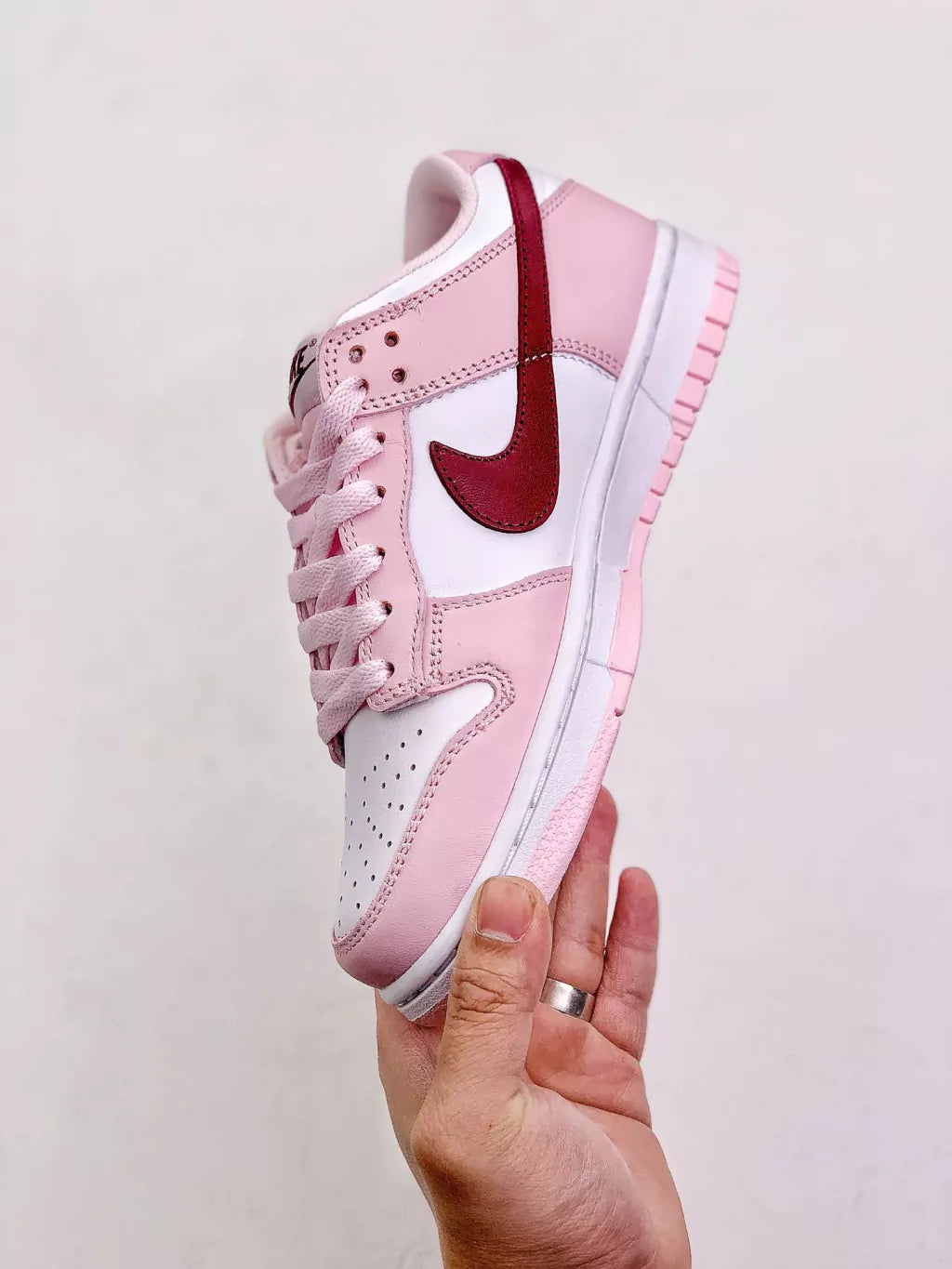 NK SB Dunk Low Pink