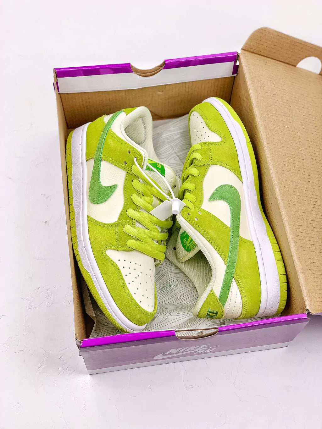 Nike SB Dunk Low "Green Apple"