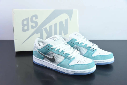 April Skateboards x Nk SB Dunk Low