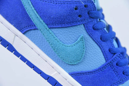 Nk SB Dunk Low x Blue Raspberry