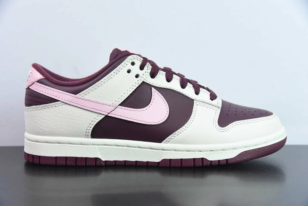 NK Dunk Low "Valentine's Day"