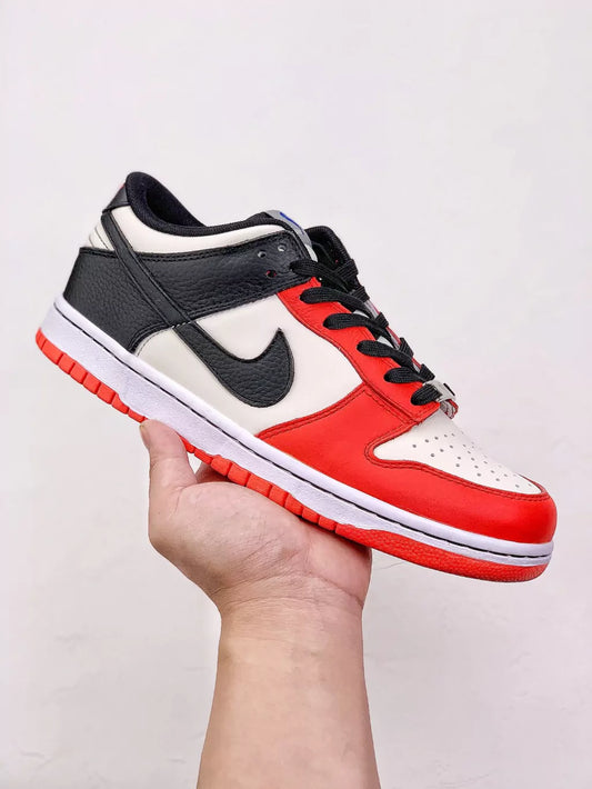 Nike Dunk Low "Chicago"