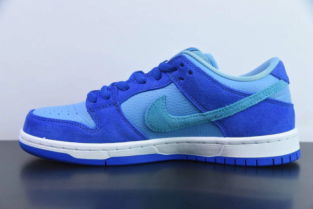 Nk SB Dunk Low x Blue Raspberry