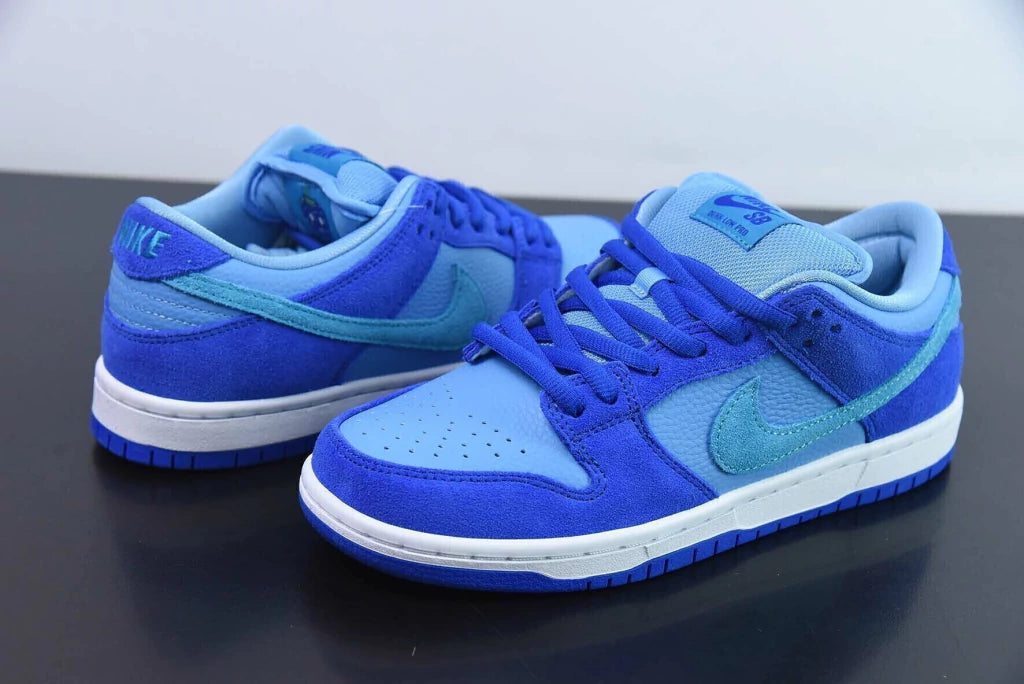 Nk SB Dunk Low x Blue Raspberry